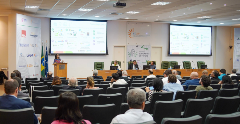 Leia mais sobre o artigo Procel apresenta avanços na regulação e na prática da eficiência energética em edificações durante Congresso
